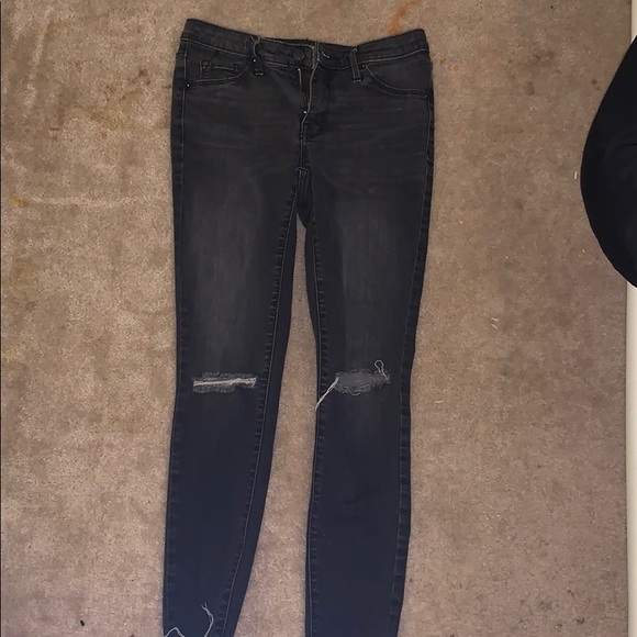 A pair of grey jean that have knees holes - Picture 1 of 3